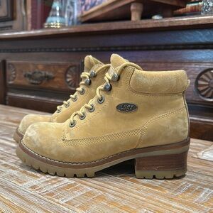 Y2K vintage Lugz Women's Tan Ankle Boots